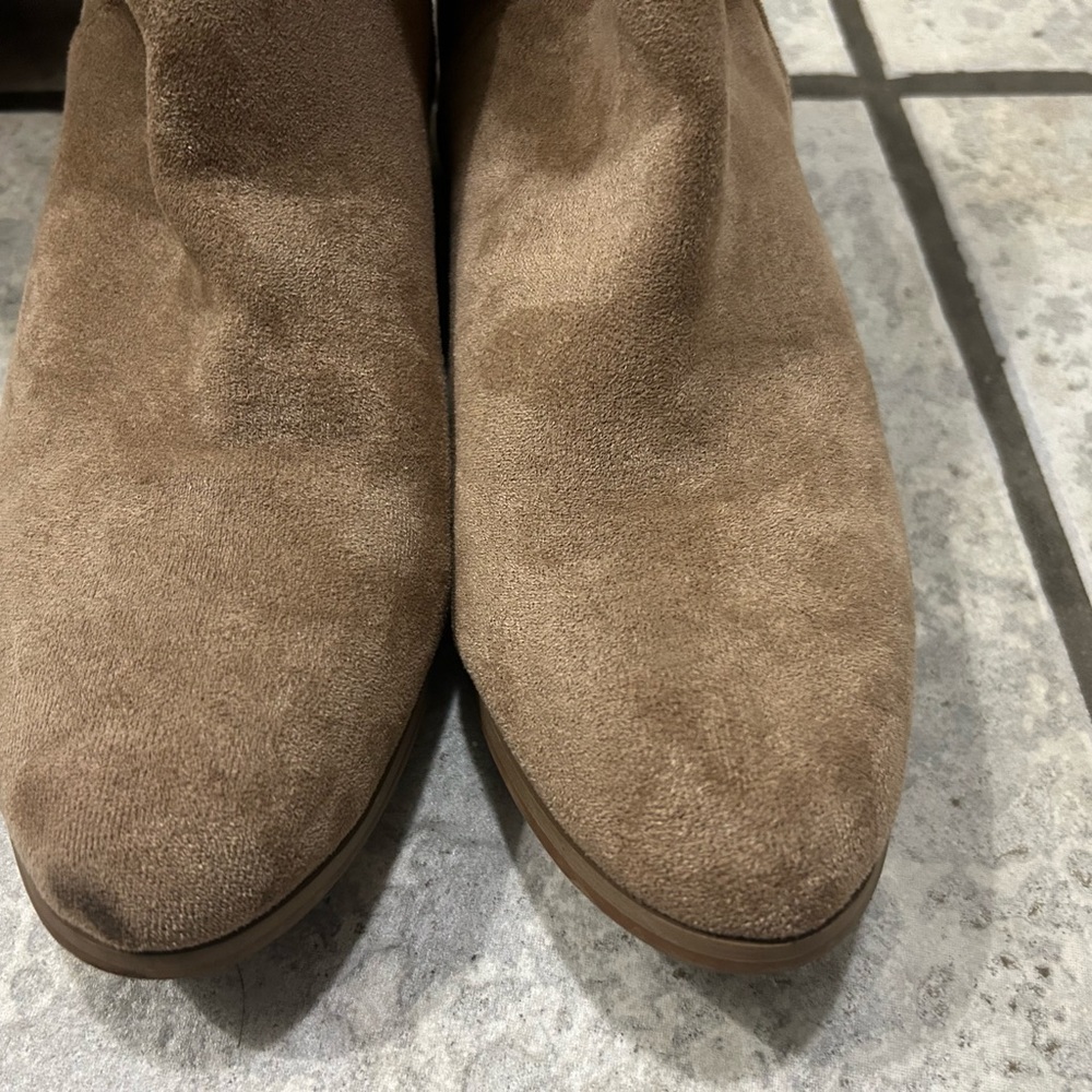 Stylish Tan Over the Knee Boots - Picture 4 of 11